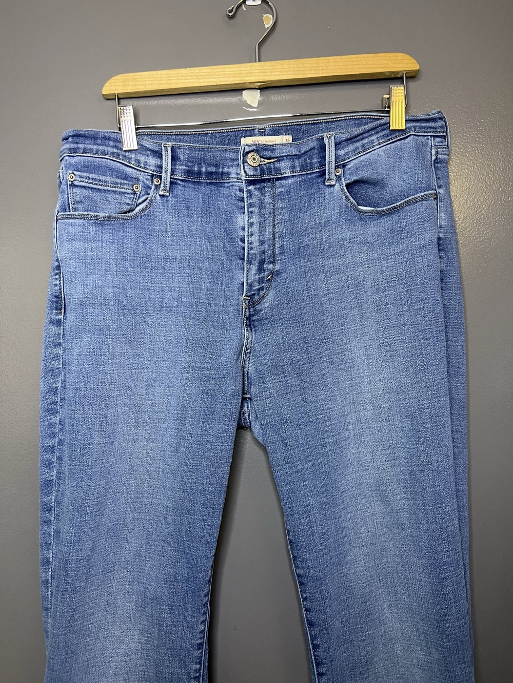 Levis 505 Straight Jeans Womens 16 Blue Medium Wash Zip Fly Denim Five Pocket